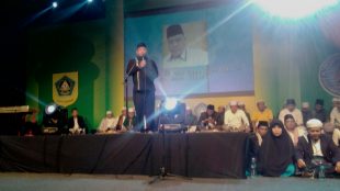 Kades Sirnagalih Amat Suparta saat memberikan sambutan pada Tabligh Akbar perayaan Tahun BAru Islam 1439H, Senin 2/10 (dok. kM)