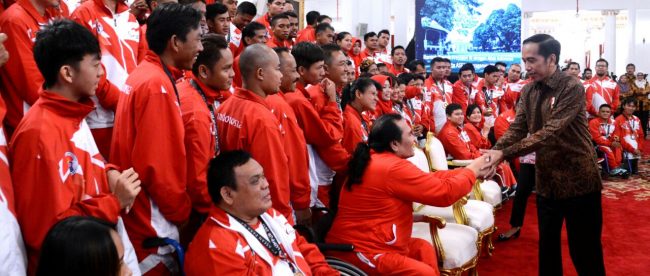 Presiden Joko Widodo menyambut kontingen Indonesia dalam ASEAN Para Games 2017 di Istana Negara, Senin 2/10 (dok. KM)