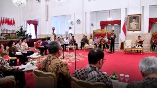 Presiden Joko Widodo membuka sidang paripurna Kabinet Kerja, Senin 2/10 (dok. KM)