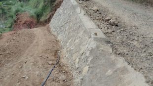 Hasil pengerjaan Tembok Penahan Tanah (TPT) dan peningkatan jalan Pasir Ipis - Garehong, Kecamatan Leuwiliang (dok. KM)