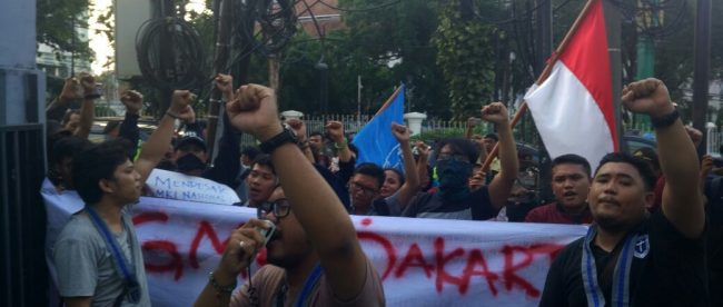 Aksi unjuk rasa aktivis GMKI Jakarta di depan kantor pusat PP GMKI, Rabu 4/10 (dok. KM)
