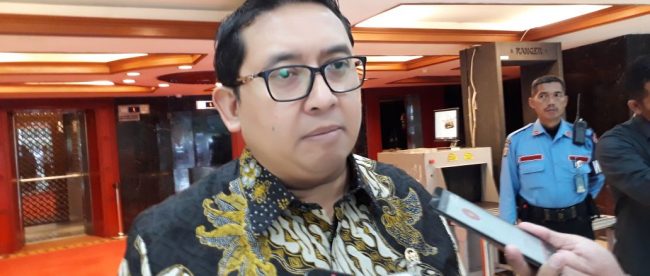 Wakil ketua DPR RI Fadli Zon saat memberikan keterangan pers di Gedung Nusantara 3 Senayan Jakarta, Senin 27/11/2017 (dok. KM)