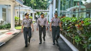 Kapolresta Bogor Kota Kombes Ulung Sampurna Jaya (kiri) meninjau pengamanan Muktamar Al Irsyad di Istana Bogor, Kamis pagi 16/11 (dok. KM)