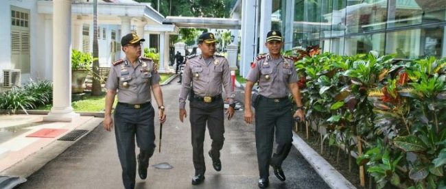 Kapolresta Bogor Kota Kombes Ulung Sampurna Jaya (kiri) meninjau pengamanan Muktamar Al Irsyad di Istana Bogor, Kamis pagi 16/11 (dok. KM)