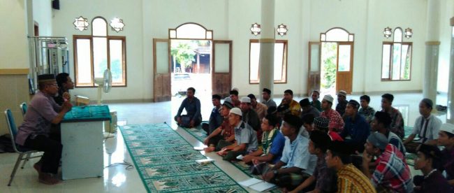 Tgk Hasanuddin Adan memberikan sambutan pada acara Tekad Akbar Pemuda Dewan Dakwah Aceh, Rabu 15/11 (dok. KM)