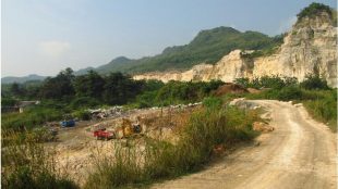 Tambang kapur di Klapanunggal, Bogor (dok. KM)