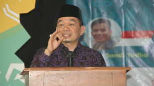 Anggota DPR RI Komisi I, Jazuli Juwaini, saat memberikan pidato pada Seminar Internasional politik Islam, Selasa 21/11 (dok. KM)