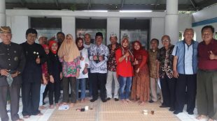 BUdayawan Bogor yang hadir pada acara "Ngawangkong Budaya Kanggo Leumah Cai" di Kota Bogor, Sabtu 25/11/2017 (dok. KM)