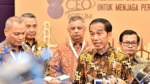 Presiden Joko Widodo memberikan keterangan pers usai menghadiri Pembukaan Kompas 100 CEO Forum di Jakarta, Rabu, 29 November 2017 (dok. Setpres)
