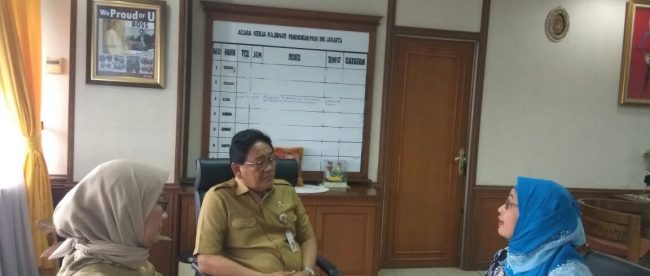 Komisioner KPAI Bidang Pendidikan Retno Listyarti saat pengawasan ke kelas ananda SB dan bertemu walikelasnya, Senin (13/11) (dok. KM)