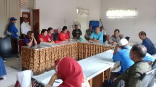 Mediasi warga di Kantor Desa Tlajung Udik, Kecamatan Gunung Putri (dok. KM)