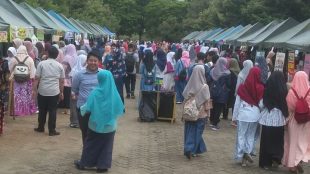 Suasana Bazar UKM pada acara Islamic Book Fair Universitas Indonesia (dok. KM)