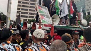 Massa GMBI ikut dalam aksi protes "Aksi Bela Palestina" di Monas, Mnggu 17/12 (dok. KM)