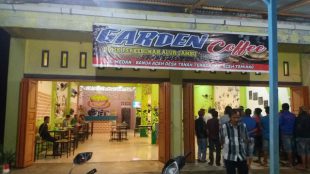 Penggerebekan warga terhadap pasangan mesum berstatus PNS BKPP dan Satpol-PP Aceh Tamiang di Garden Coffee, Kampong Kebun Alur Jambu, Kecamatan Bandar Pusaka, Aceh Tamiang (dok. KM)