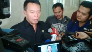 Politisi PDIP TB Hasanudin memberikan keterangan kepada wartawan (dok. KM)