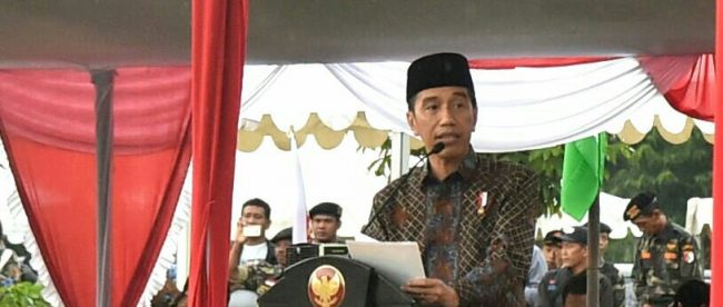 Presiden Joko Widodo memberikan sambutan pada acara Apel Kebangsaan Pemuda Islam Indonesia di pelataran Candi Prambanan, Yogyakarta, Sabtu 16/12 (dok. KM)