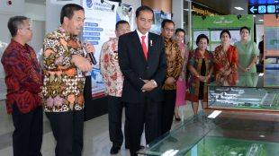 Presiden Joko Widodo meninjau Bandara Supadio di Pontianak (dok. Setpres)