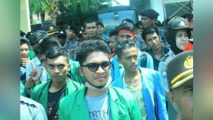Dokumentasi aksi Forum Bersama MahasiswaÂ  (Forbesma) Aceh beberapa waktu lalu di Depan kantor Pengadilan Negeri Lhokseumawe (dok. Raz/KM)