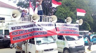 Aksi Unjuk Rasa Paguyuban Pedagang Blok F Pasar Kebon Kembang (dok. KM)