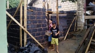 Pembangunan RTLH di desa Warung Menteng, Kecamatan Cijeruk, yang baru mulai dibangun (dok. KM)