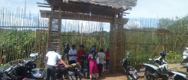 Pintu gerbang Wisata pasir Bakukung, Bogor (dok. KM)