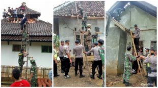Anggota TNI, POLRI dan warga sedang bekerja sama memperbaiki rumah ibadah yang rusak akibat gempa, 23/1/2018 (dok. KM)