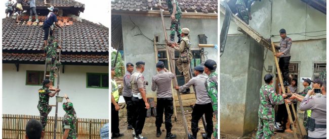 Anggota TNI, POLRI dan warga sedang bekerja sama memperbaiki rumah ibadah yang rusak akibat gempa, 23/1/2018 (dok. KM)