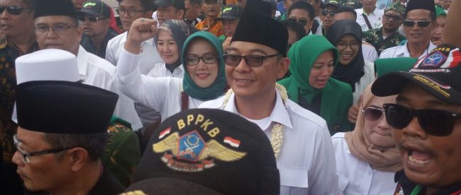 Paslon AMY dan Iwan Setiawan usai acara deklarasi menuju ke kantor KPU Kabupaten Bogor, Selasa 9/1 (dok. KM)
