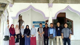 Pengurus PDDA setelah Bersih-Bersih Mushalla Al-Muhajirin yang berlokasi di Gampong Rukoh, Kecamatan Darussalam, Banda Aceh, Sabtu 6/1 (dok. KM)Â 