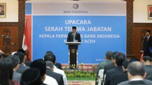 Wakil Gubernur Aceh Nova Iriansyah mengahadiri acara Serah Terima Jabatan kepala Bank Indonesia (BI) dari Ahmad Farid kepada Zainal Arifin Lubis di aula Kantor Bank Indonesia, Banda Aceh, Senin (15/1/2018).