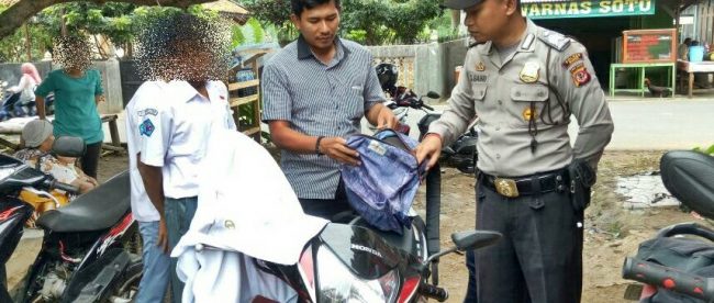 Anggota Polsek Cariu melaksanakan kegiatan patroli antisipasi kenakalan remaja dan tawuran pelajar, Senin 15/1 (dok. KM)