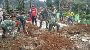 Kodim 0621/Kabupaten Bogor membangun kembali masjid di Kampung Citalahab, Desa Malasari, Nanggung, Bogor (dok. KM)