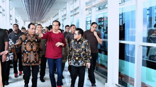 Presiden Joko Widodo menjajal langsung pengoperasian kereta bandara, Selasa 2/1 (dok. Setpres)