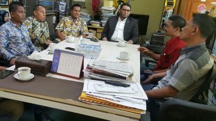 H. Muhammad Nasir Djamil, S.Ag., M.Si. Anggota DPR RI Komisi III Bidang Hukum hak Asasi manusia dan Keamanan, bersama Muslim, SH.I., MM, Anggota Komisi X Bidang Pendidikan,Olahraga dan Sejarah, Menerima kunjungan Ketua Forum Datok Kecamatan asal Kabupaten Aceh Tamiang (dok.KM)