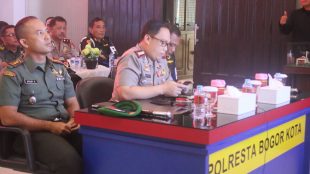 Kapolresta Bogor Kota Kombes Pol Ulung Sampurna Jaya (tengah) saat video conference di Mapolresta Bogor, Selasa 30/1 (dok. KM)