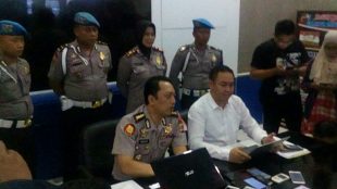 Wadir Reskrimum Polda Jawa Barat AKBP Trunoyudo bersama Kabidkum Polda Jawa Barat Kombes Iksan Bagus Pramono Saat Konpers Di Mako Polresta Bogor, Selasa 23/1 (dok. KM)