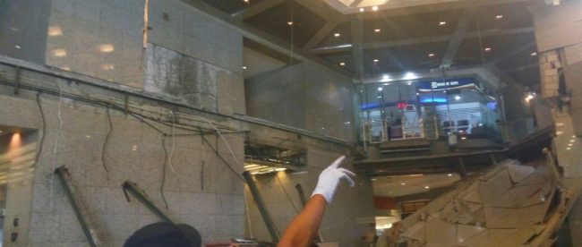 Kondisi pasca ambruknya selasar di Gedung Tower II BEI, Jakarta, Senin 15/1 (dok. KM)