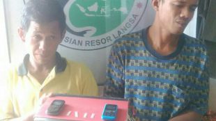 Dua tersangka pengguna dan pengedar narkoba yang ditangkap Satres Narkoba Polres Langsa Rabu 10/1 (dok. KM)