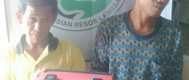 Dua tersangka pengguna dan pengedar narkoba yang ditangkap Satres Narkoba Polres Langsa Rabu 10/1 (dok. KM)