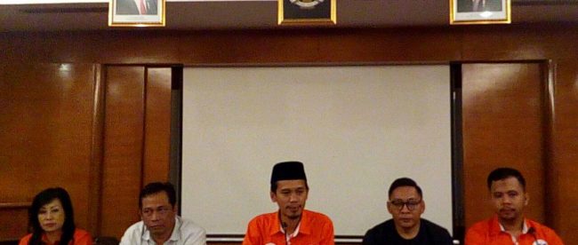 Calon Bupati Bogor Ade Wardhana Adinata bersama Jajaran Relawan saat konferensi pers, Kamis 22/2/2018 (dok. KM)