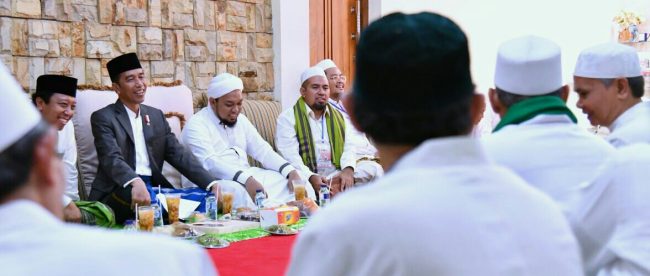 Presiden Joko Widodo saat menghadiri Haul Majemuk Masyayikh di Pondok Pesantren Salafiyah Syafi'iyah Sukorejo, Sabtu 3/2/2018 (dok. Setpres)