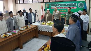 Kapolres Jakarta Barat Kombes Pol. Hengki Haryadi, Walikota Jakarta Barat, H. M. Anas Efendi, Dandim Jakarta Barat Letkol TNI Kav. Andre Masengi, Ketua MUI Jakbar KH. Munahar Muhtar. HS. pada silaturahmi dengan para pimpinan dan pengurus ormas Islam se-Jakarta Barat, Selasa (6/2/2018) di Gedung MUI Jakarta Barat.