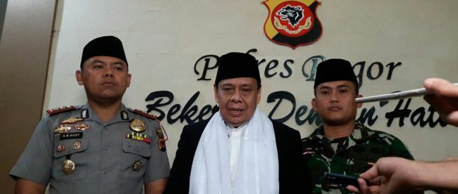 Kapolres Bogor bersama Dandim 0621 dan Ketua MUI Kabupaten Bogor memberikan klarifikasi terkait kejadian viral di akun media sosial mengenai video dan foto, Minggu 11/2 (dok. KM)