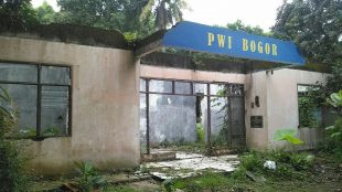 Gedung PWI Bogor yang kini sudah ambruk (dok. KM)