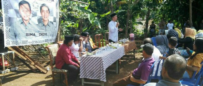 Calon Wakil Walikota Bogor Dedie A Rachim saat berdialog dengan warga Kayumanis, Kecamatan Tanah Sareal, Kota Bogor Senin 19/02/2018 (dok. KM)