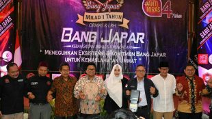 Ketum Bang Japar Fahira Idris didampingi tokoh nasional dalam milad pertama ormas Bang Japar, Minggu 25/2 (dok. KM)