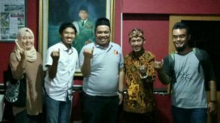 Ketua DPRD Kota Bogor Untung Maryono Bersama Panwascam Tanah Sareal usai klarifikasi terkait unggahan di profil Facebook nya, Senin 26/02/2018 (dok. KM)