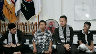 Calon Walikota dan Wakil Walikota Bogor Bima Arya Dedie Rachim saat syukuran di Saung Badra, Selasa 27/02/2018 (dok. KM)