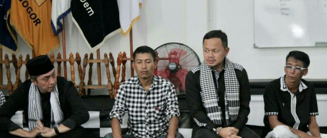 Calon Walikota dan Wakil Walikota Bogor Bima Arya Dedie Rachim saat syukuran di Saung Badra, Selasa 27/02/2018 (dok. KM)
