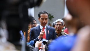 Presiden Joko Widodo memberikan keterangan pers di Gedung Pancasila, Kementerian Luar Negeri, Jakarta Pusat, Senin, 12 Februari 2018.